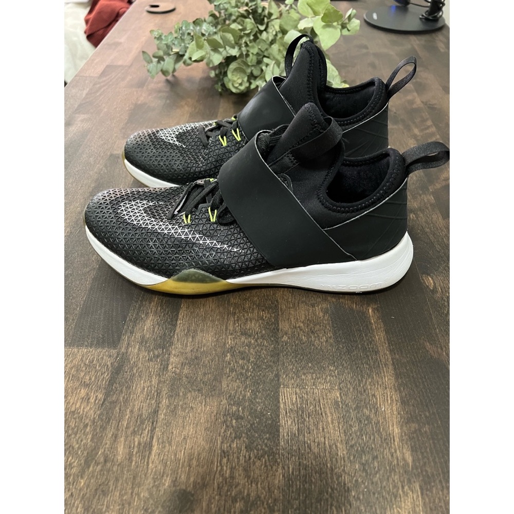 Nike - ZOOM Shoes (Zoom Zoom)
